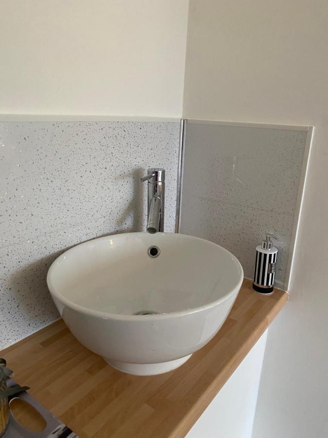 1 Luxurious Double Bedroom With Private Shower *