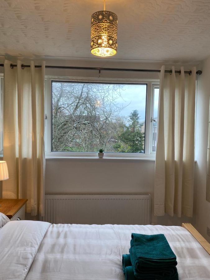 1 Luxurious Double Bedroom With Private Shower Reading