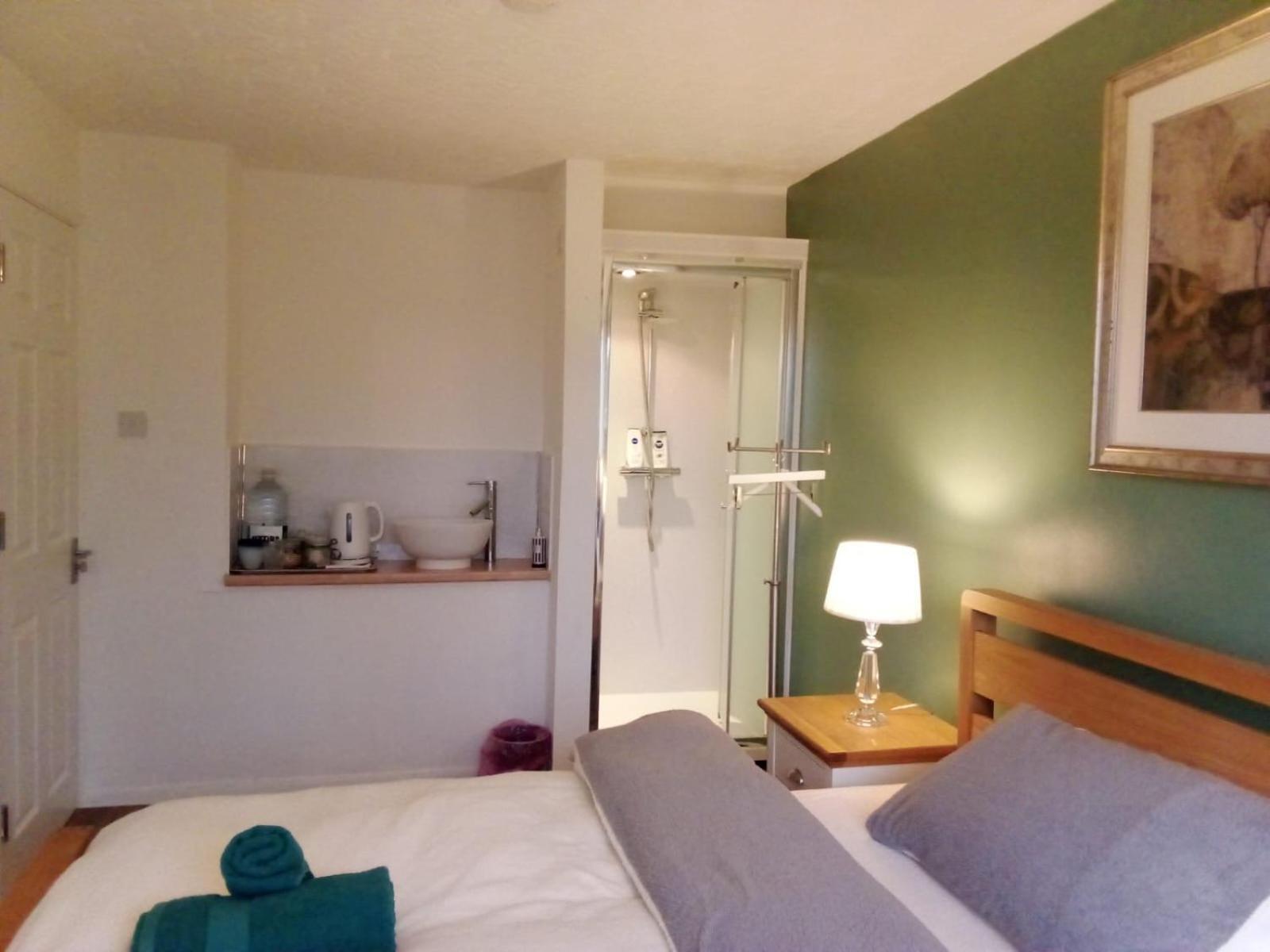 Homestay 1 Luxurious Double Bedroom With Private Shower